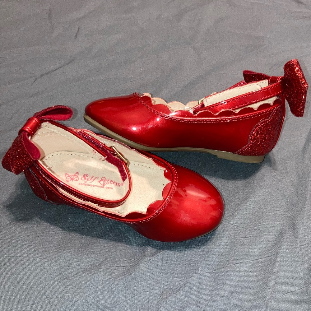 Red bow shoes size C5